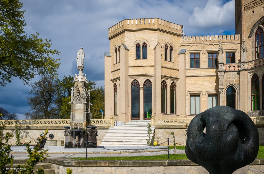 Porzellanterrasse und Städtebrunnen am Schloss Babelsberg Schloss Babelsberg Porzellanterrasse