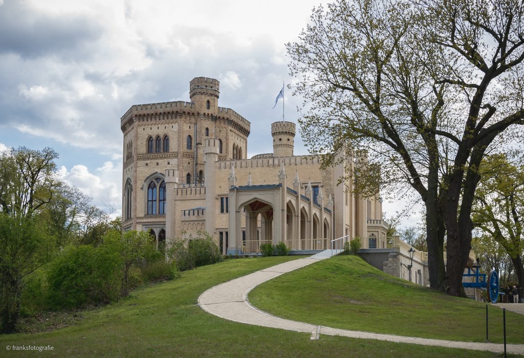Blick auf das Schloss Babelsberg von Osten Schloss Babelsberg von Osten mit Blauer Terrasse