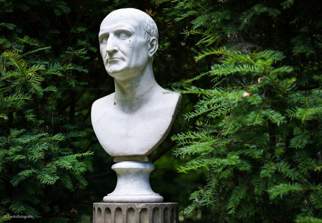 Büste im Italienischen Garten Schloss Blankensee Park