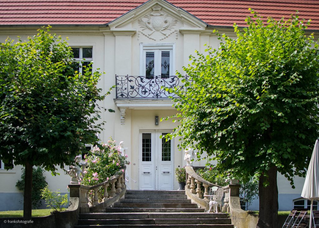 Schlosseingang mit Freitreppe Schloss Blankensee Teltow-Fläming