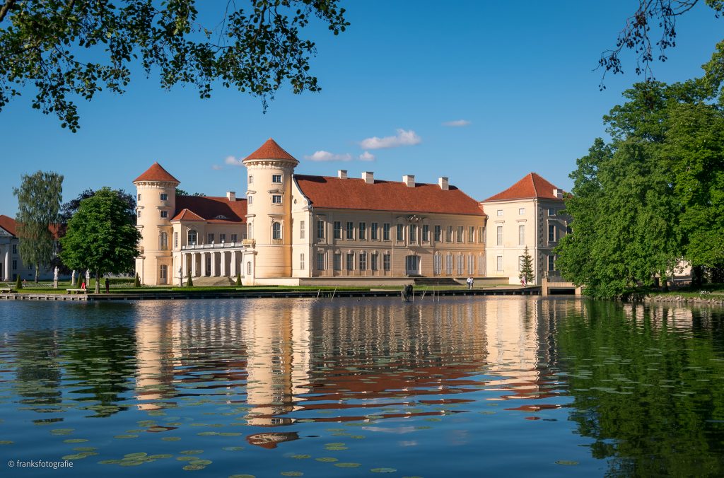 Blick vom gegenüberliegenden Ufer Schloss Rheinsberg erkunden Blick vom gegenüberliegenden Ufer