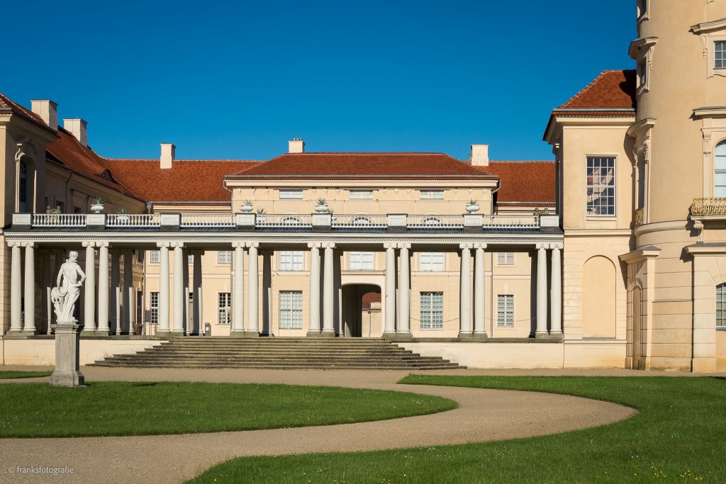 Blick in den Ehrenhof Schloss Rheinsberg erkunden Ehrenhof