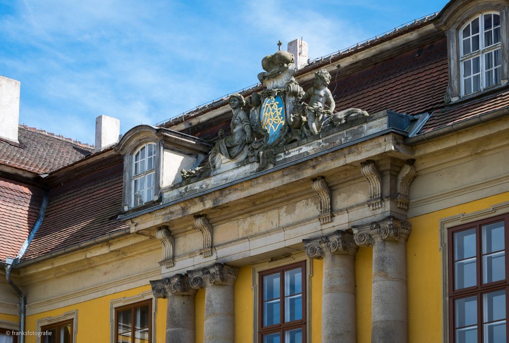 Portalaufsatz Nordseite Schloss Mosigkau Dessau-Wörlitz