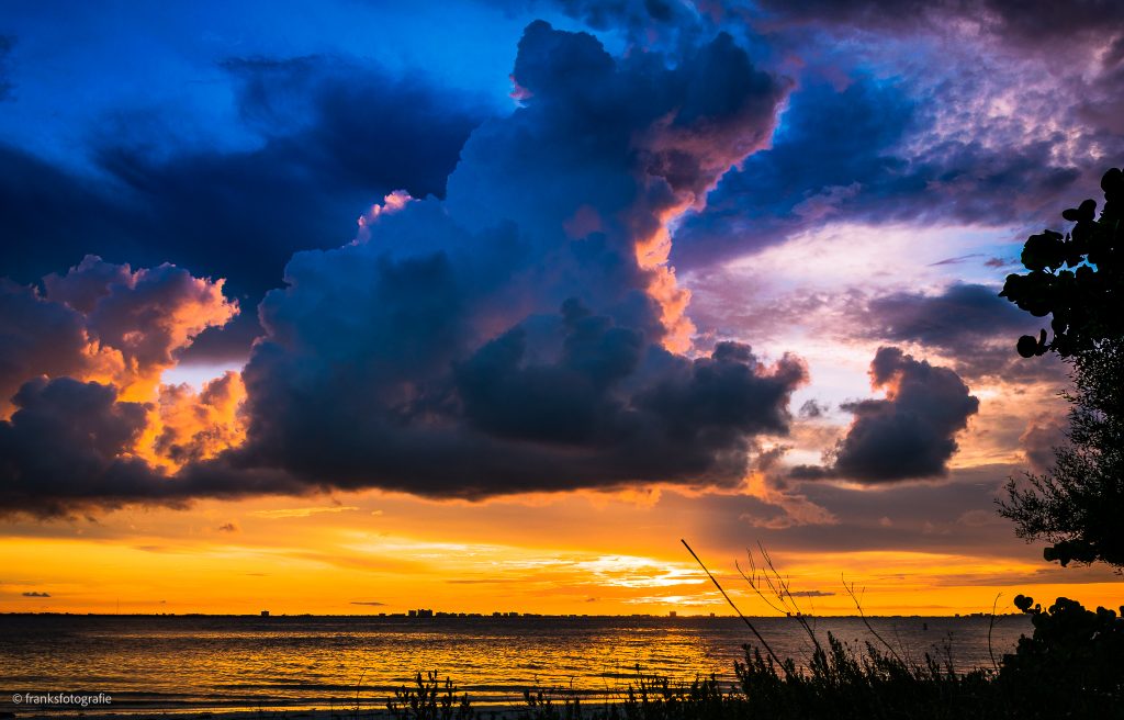Wolken am Morgenhimmel Sonnenaufgang in Florida Sanibel Island