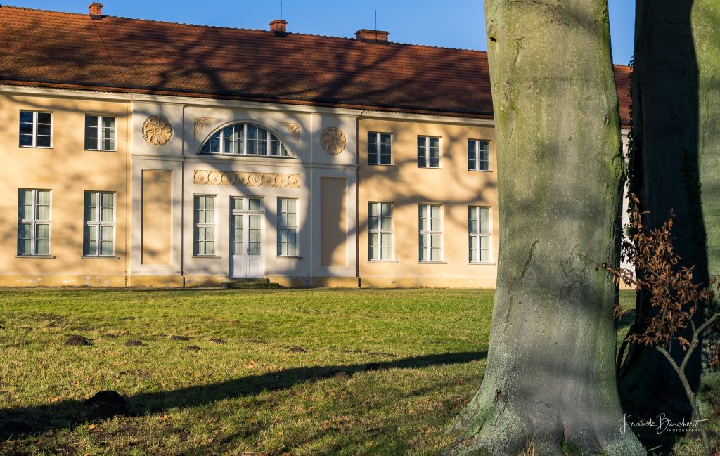Blick von der Gartenseite Schloss Paretz erkunden Gartenseite