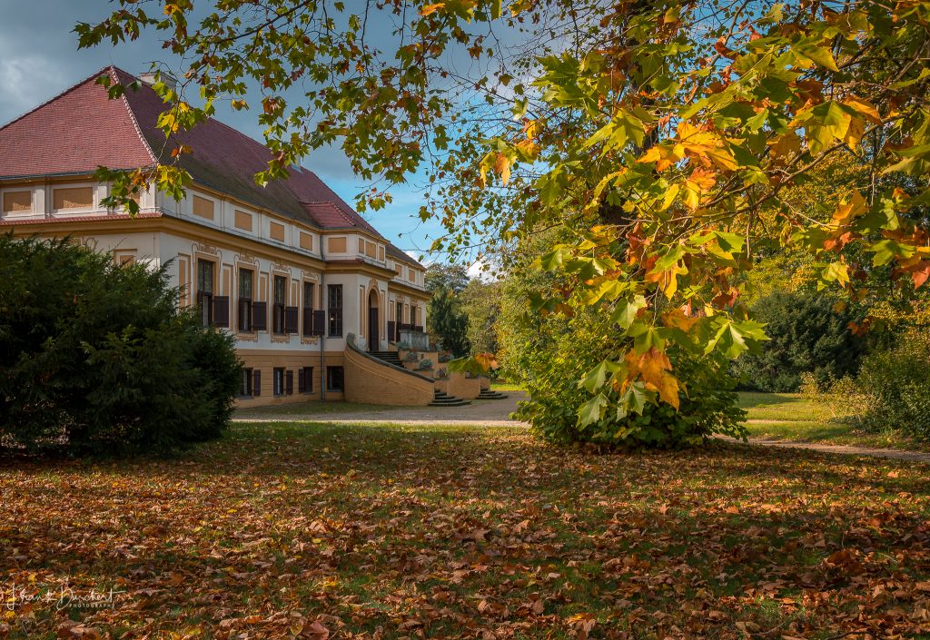 Das Schloss im Herbst Schloss Caputh erkunden