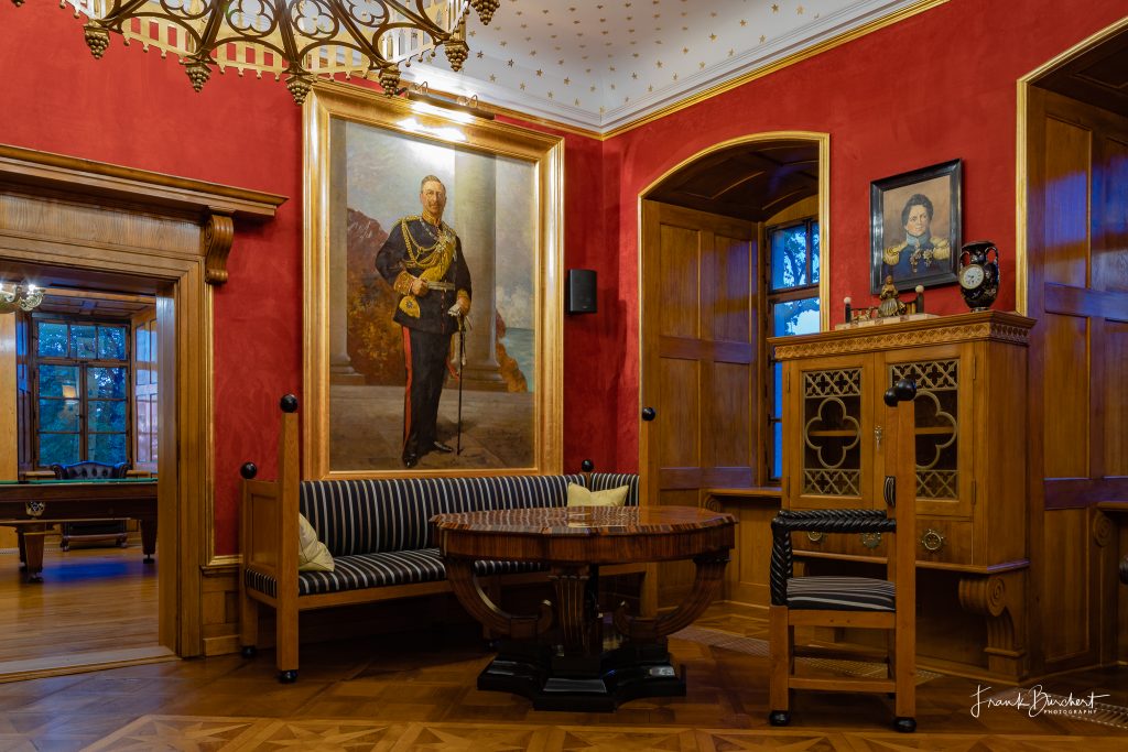 Bibliothek Schloss Fischbach erkunden